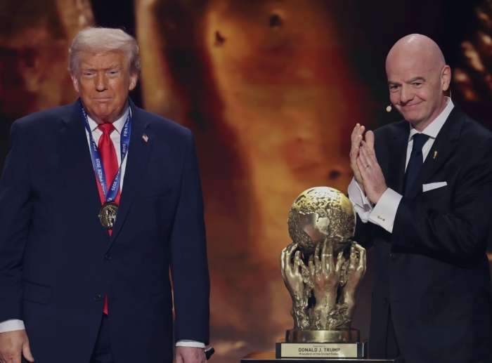 President Donald Trump wint zelfbedachte FIFA Peace Prize