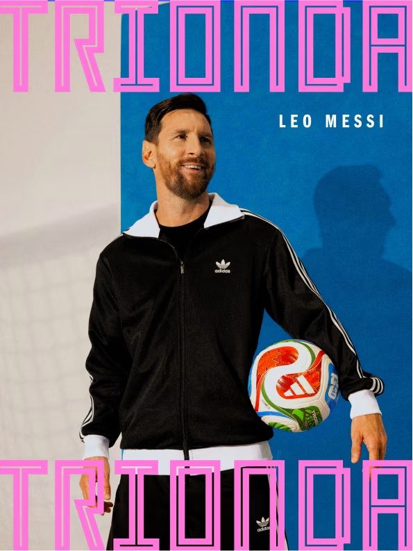 Leo Messi met de officiële WK bal
