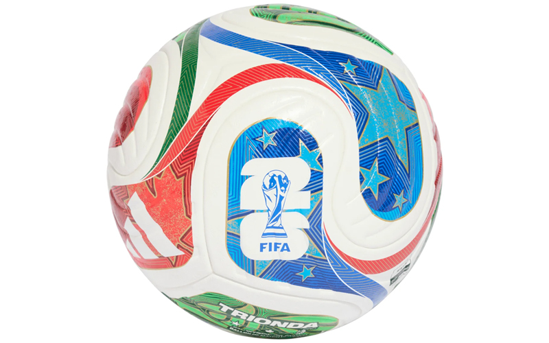 Voorkant van de WK 2026 bal Trionda met rood, groen en blauw ontwerp